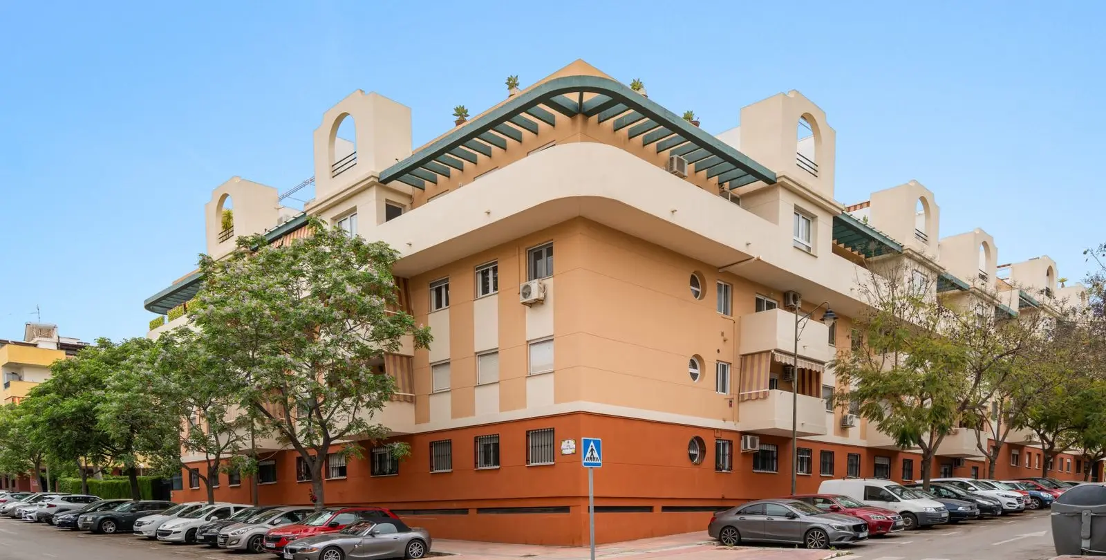 Sale of middle floor apartment in Estepona 20