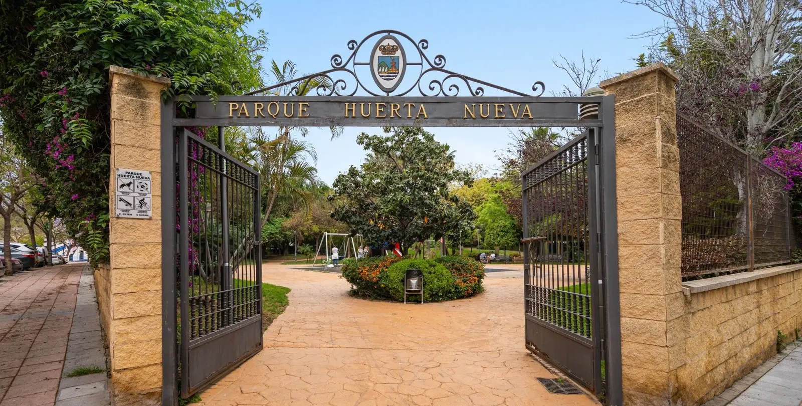 Sale of middle floor apartment in Estepona 21