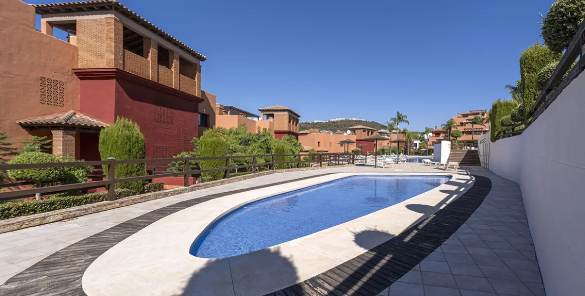 Продажа апартаментов на первом этаже в Casares 4