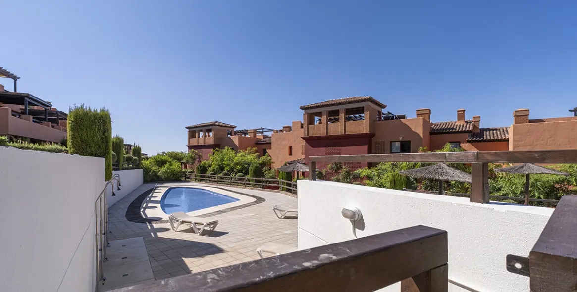 Продажа апартаментов на первом этаже в Casares 5
