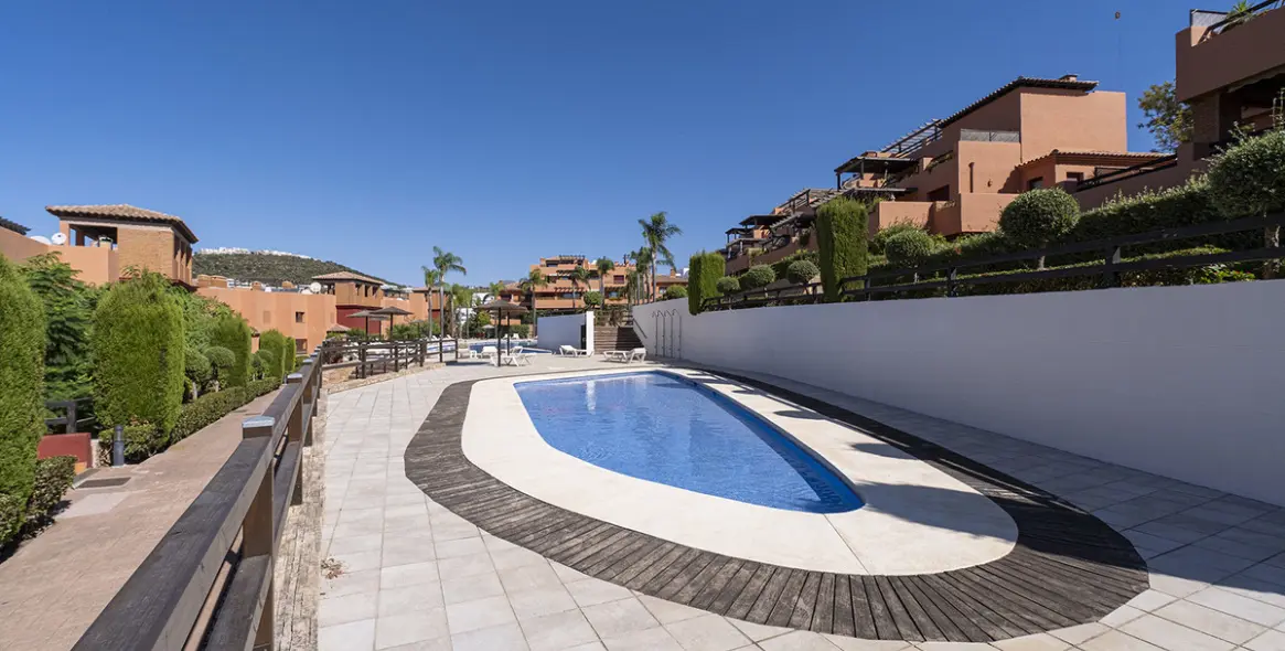 Продажа апартаментов на первом этаже в Casares 6