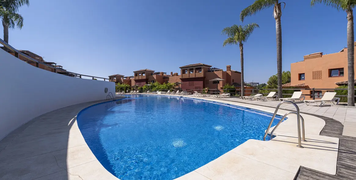 Продажа апартаментов на первом этаже в Casares 9