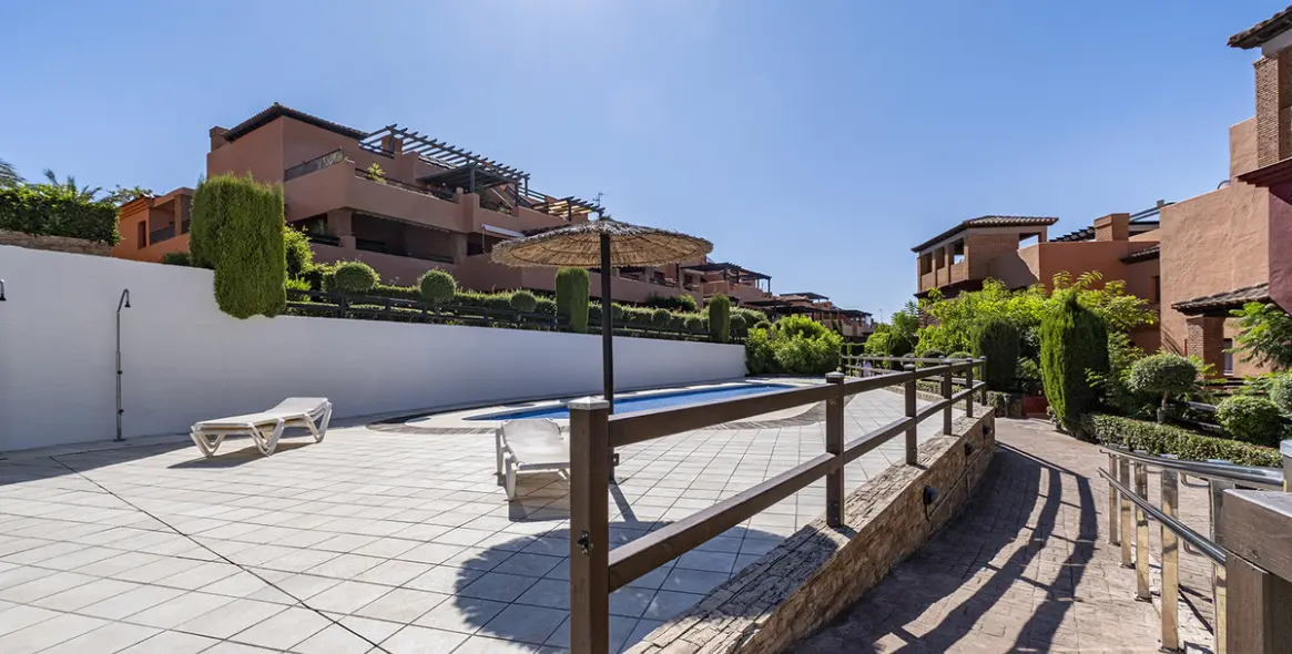Продажа апартаментов на первом этаже в Casares 14