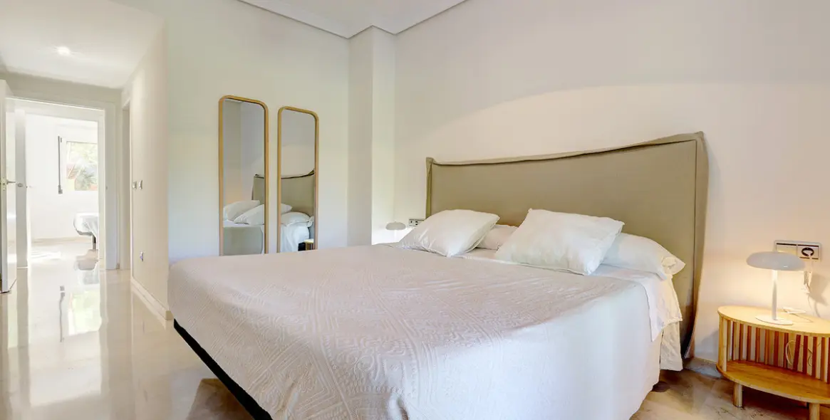 Продажа апартаментов на первом этаже в Casares 48