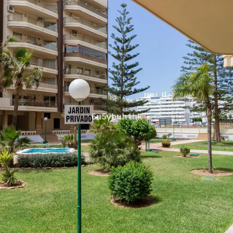 Sale of ground floor apartment in Fuengirola Puerto