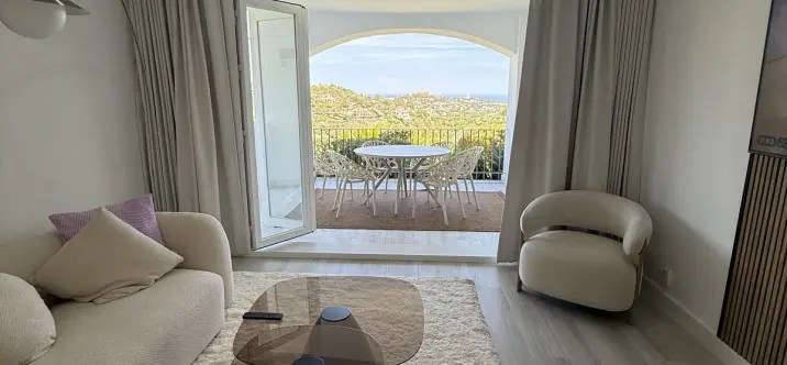 Venta de apartamento en planta baja en La Quinta 0