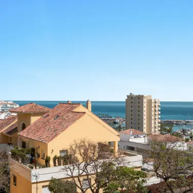 Sale of penthouse duplex in Estepona