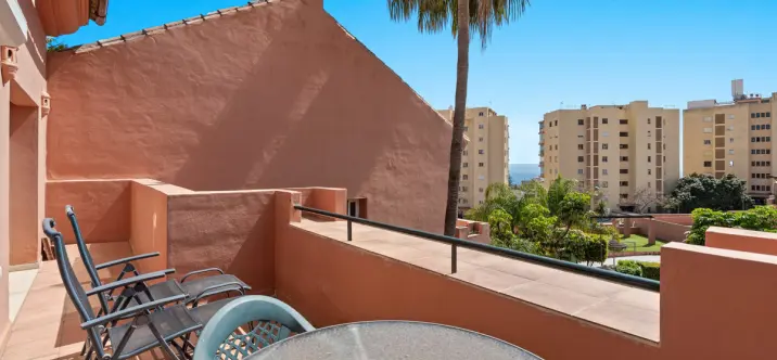 Sale of penthouse duplex in Estepona 2