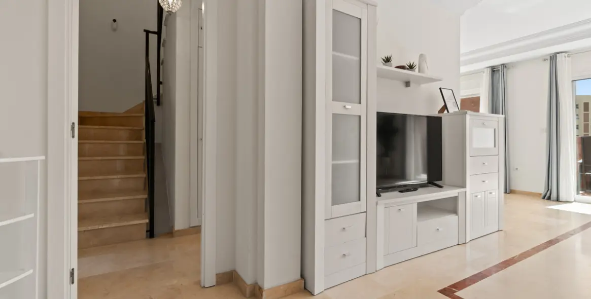 Sale of penthouse duplex in Estepona 8