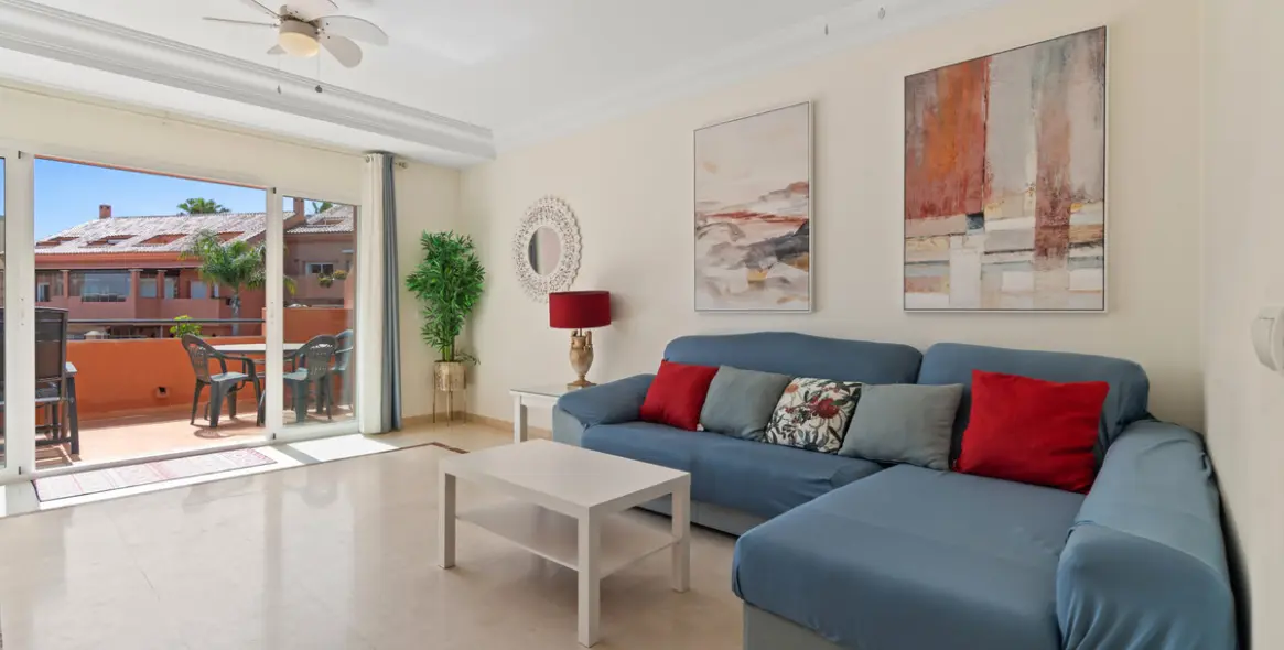 Sale of penthouse duplex in Estepona 10