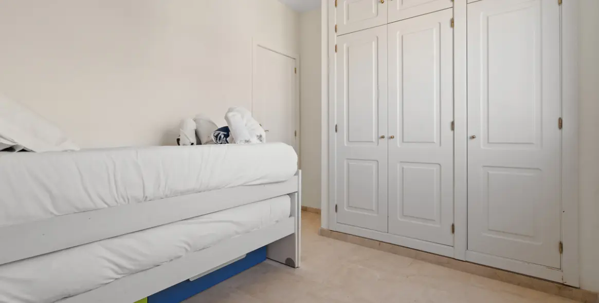 Sale of penthouse duplex in Estepona 20