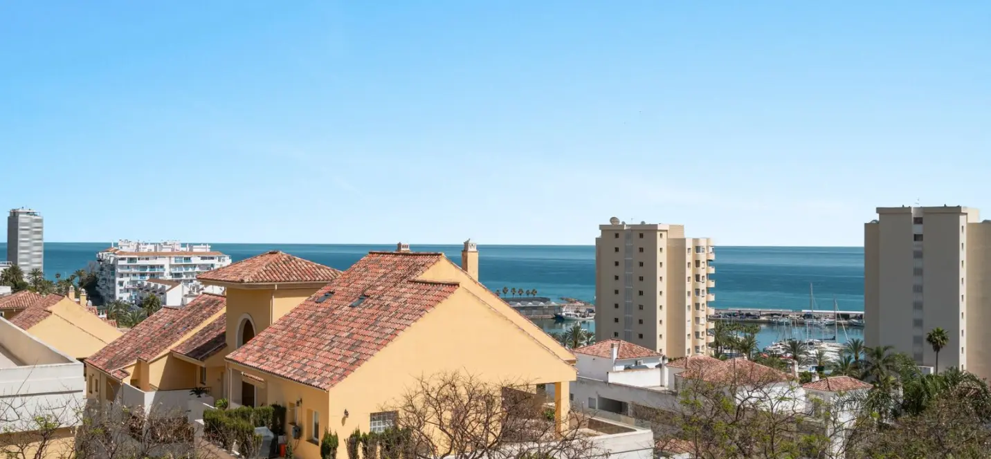 Sale of penthouse duplex in Estepona 0