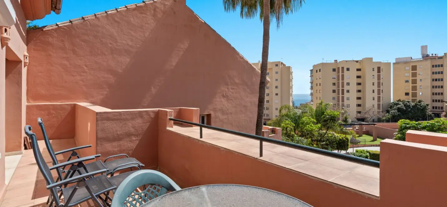 Sale of penthouse duplex in Estepona 2