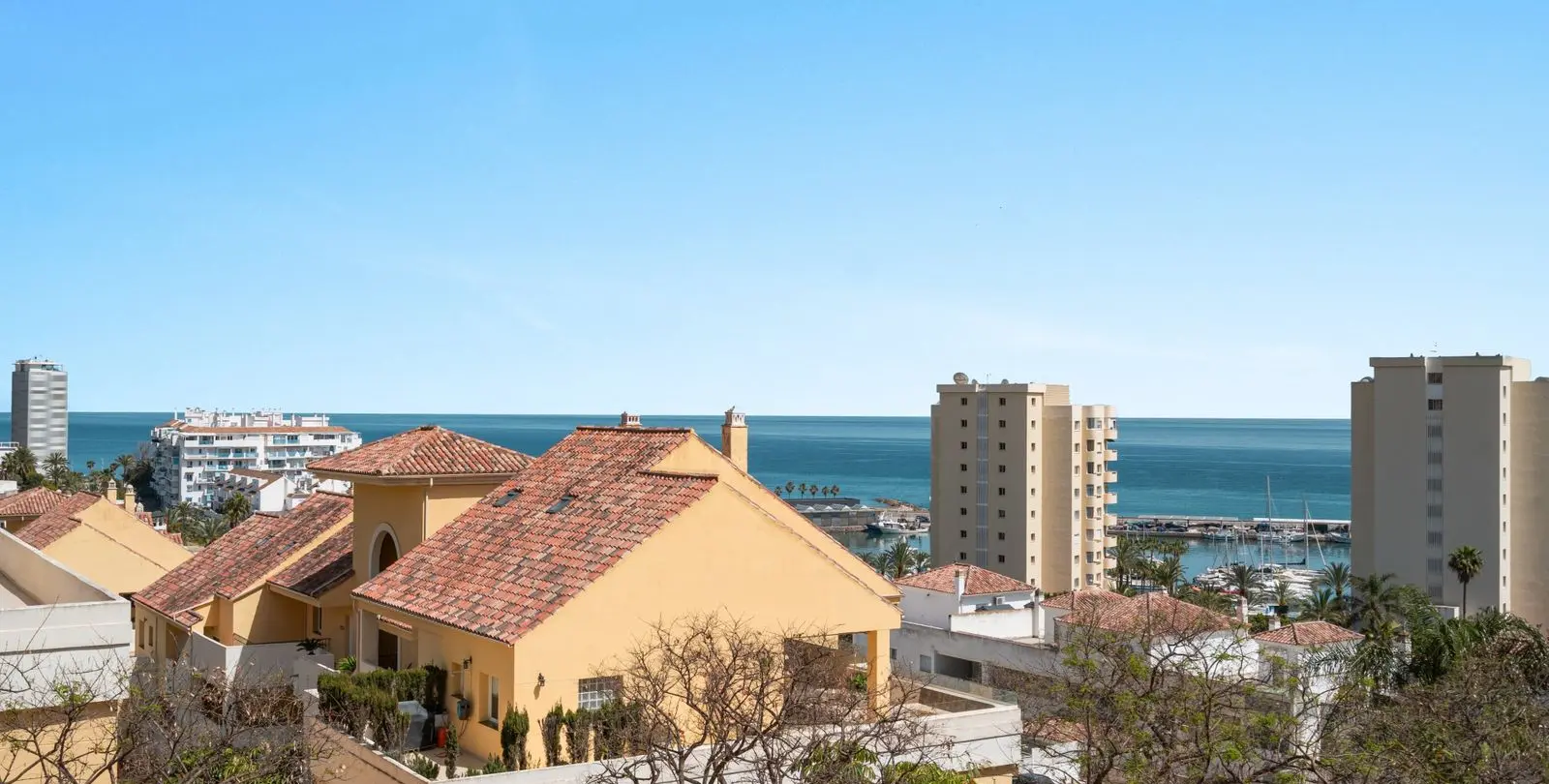Venta de ático dúplex en Estepona 1