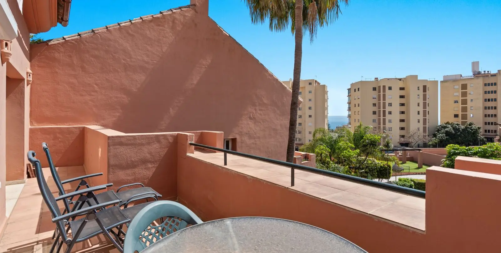 Venta de ático dúplex en Estepona 3