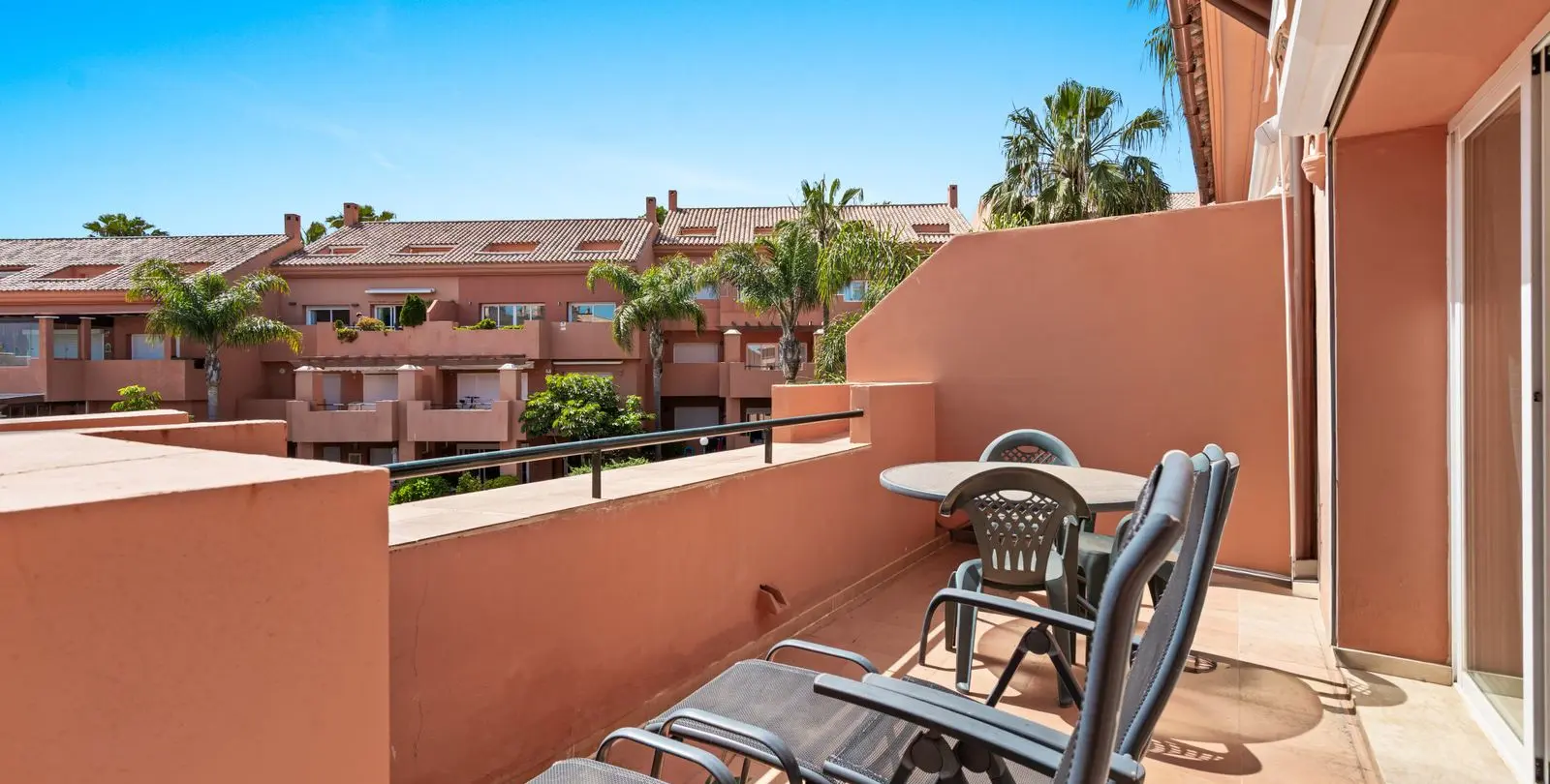 Venta de ático dúplex en Estepona 7