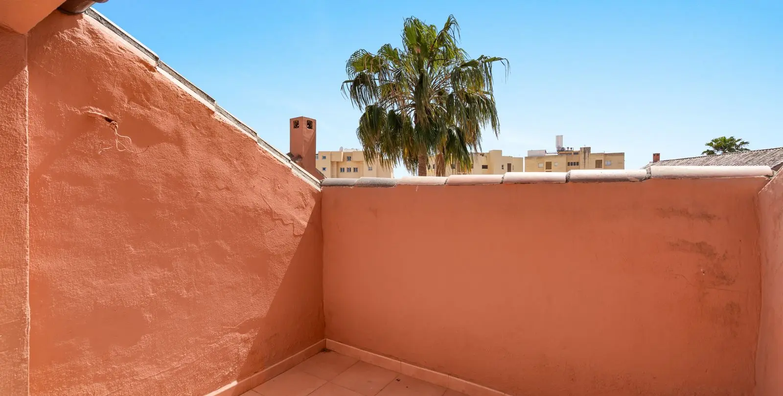 Venta de ático dúplex en Estepona 16