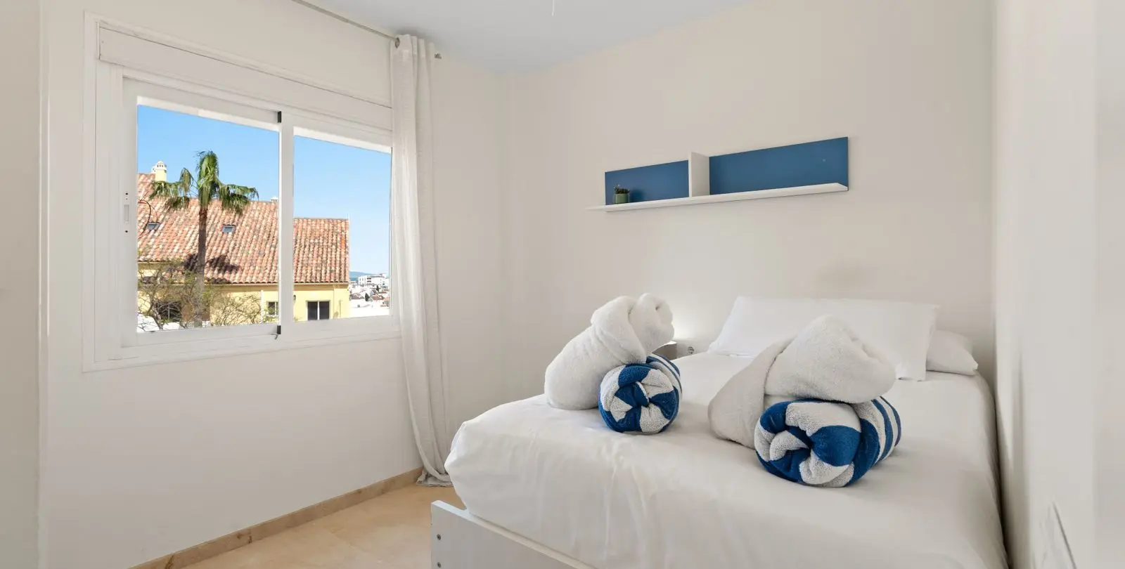 Venta de ático dúplex en Estepona 21