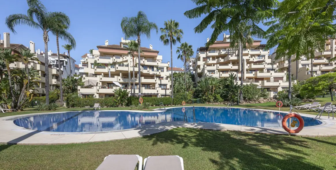 Sale of ground floor apartment in The Golden Mile 1