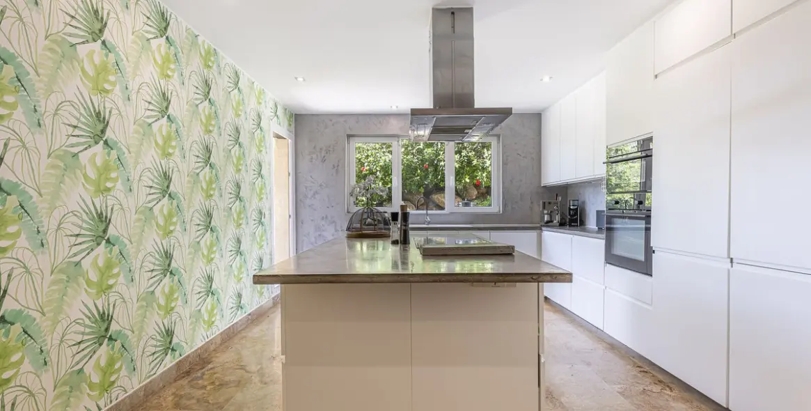 Sale of ground floor apartment in The Golden Mile 7