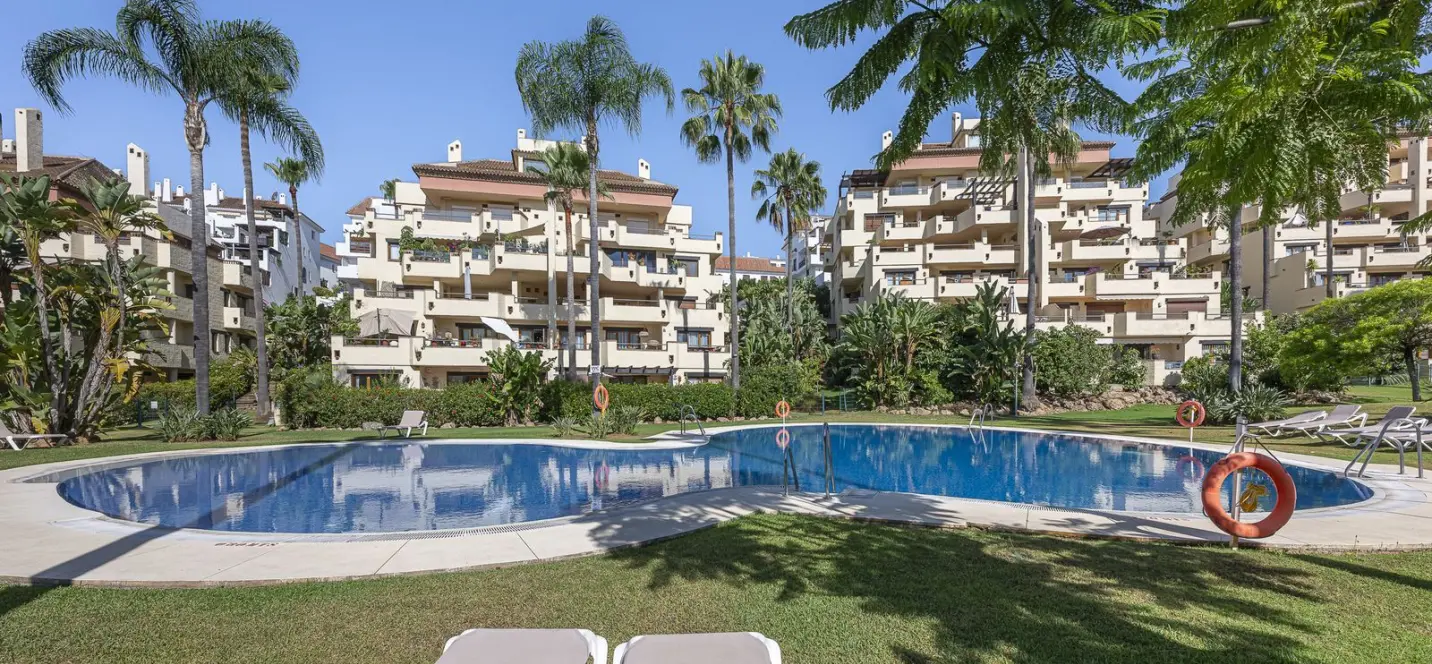 Venta de apartamento en planta baja en The Golden Mile 0