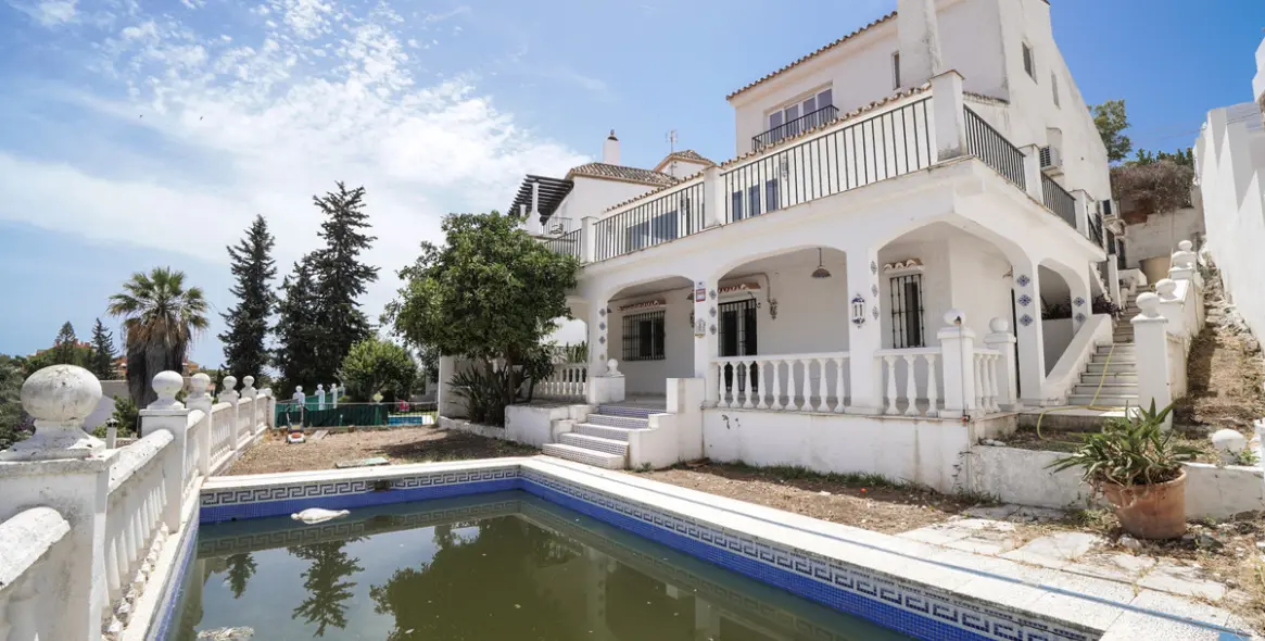 Продажа  отдельно стоящей виллы в Nueva Andalucía 1