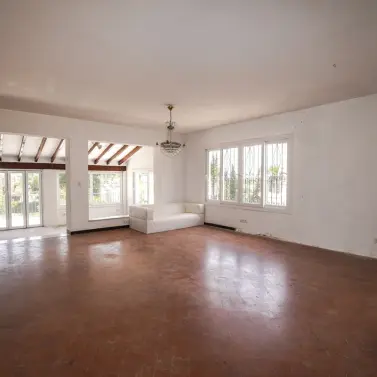 Venta de villa independiente en Nueva Andalucía