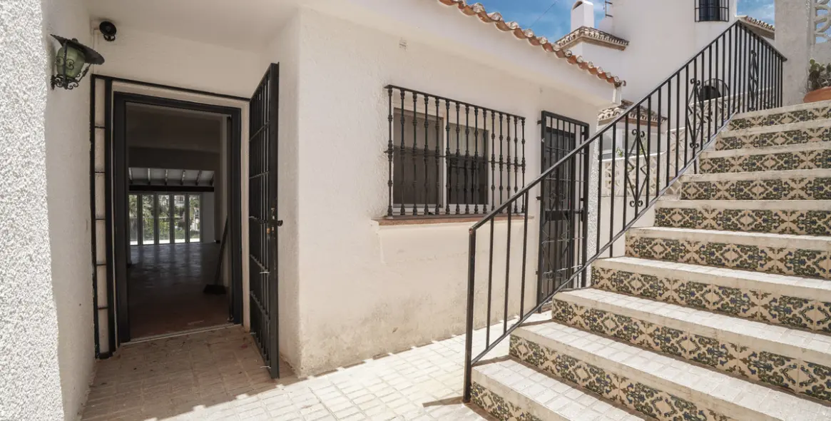 Продажа  отдельно стоящей виллы в Nueva Andalucía 30