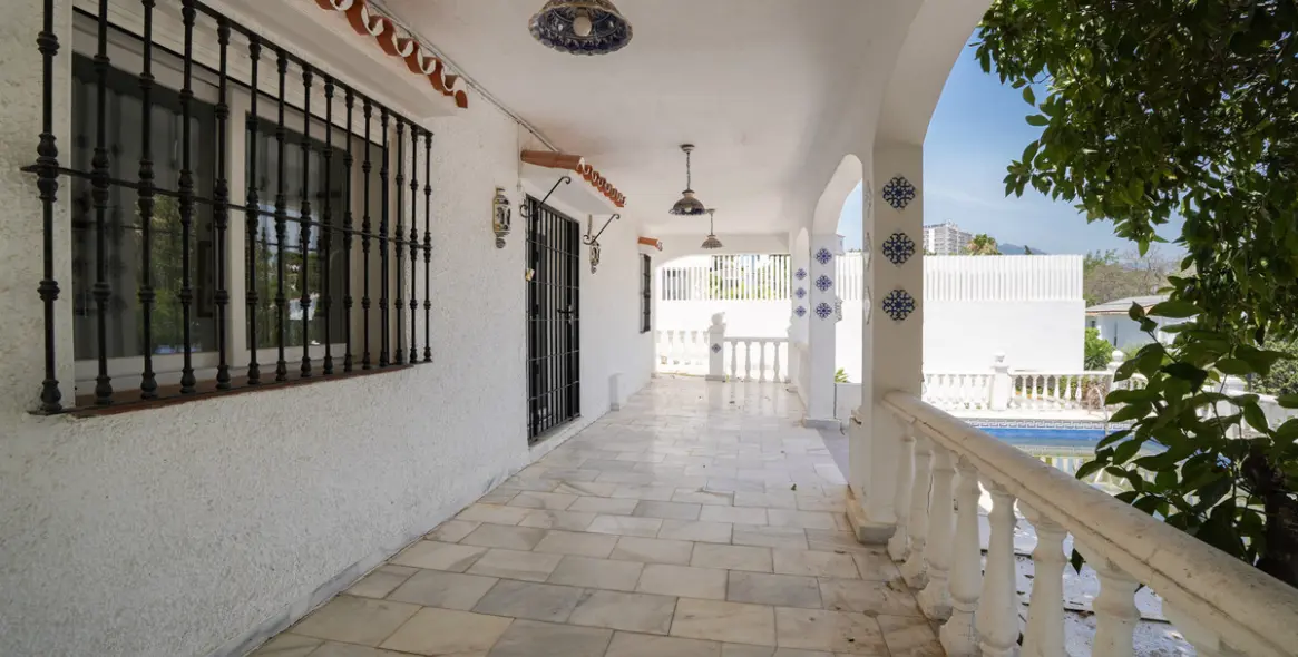 Продажа  отдельно стоящей виллы в Nueva Andalucía 34