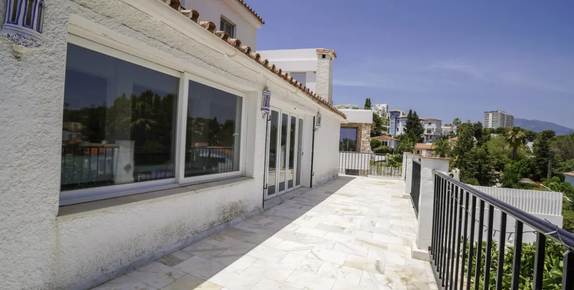 Продажа  отдельно стоящей виллы в Nueva Andalucía 44