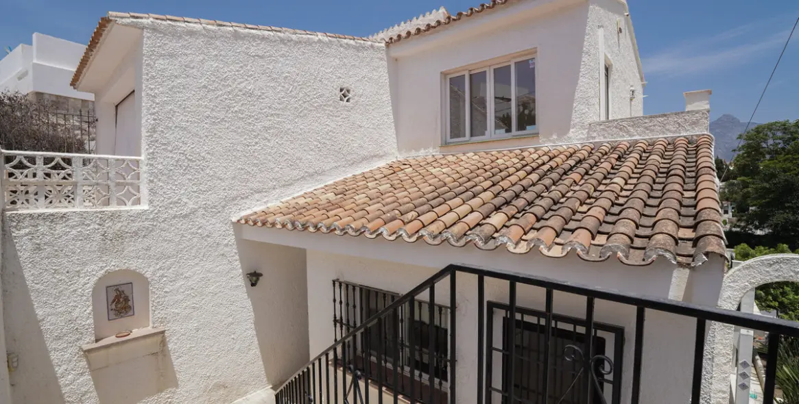 Продажа  отдельно стоящей виллы в Nueva Andalucía 51