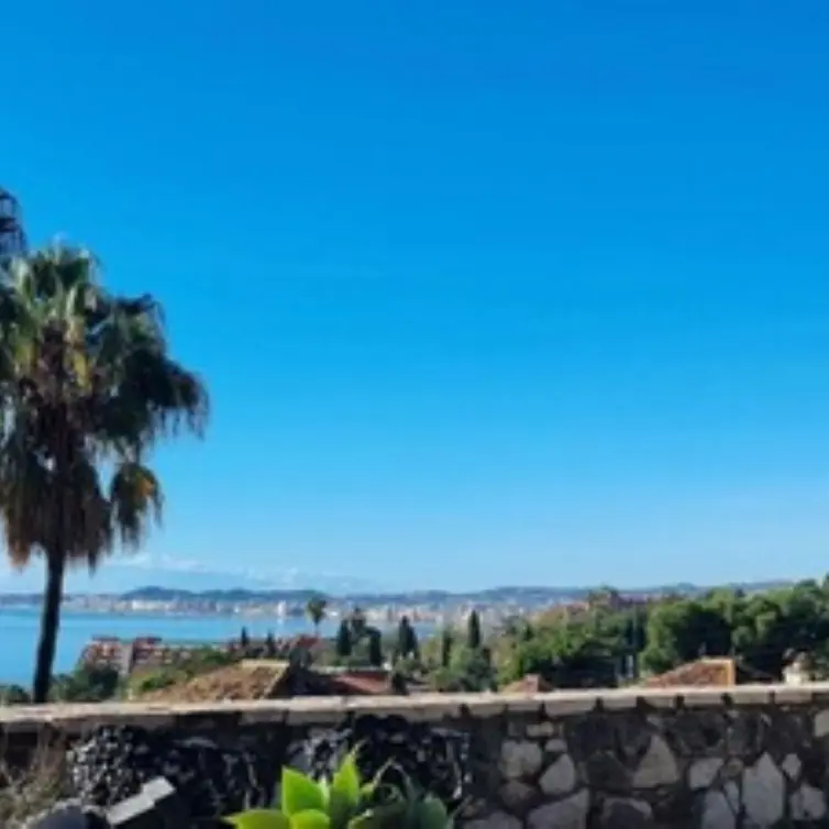 Продажа  отдельно стоящей виллы в Benalmadena