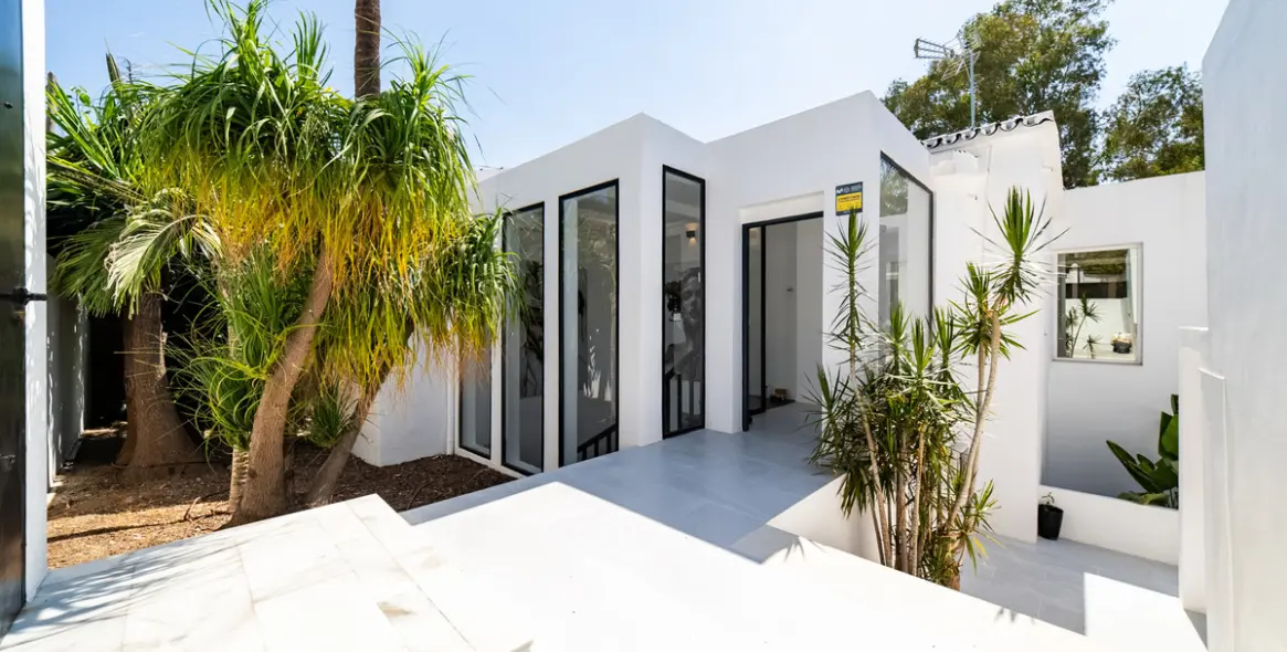 Venta de villa independiente en Las Brisas 4