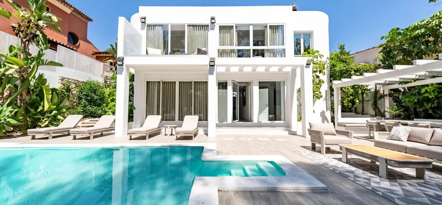 Sale of detached villa in Nueva Andalucía 0
