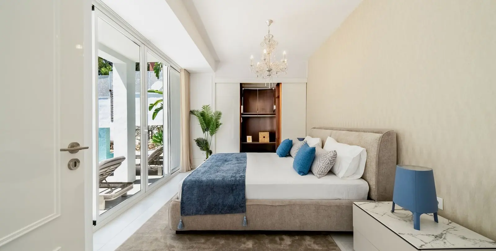 Venta de villa independiente en Nueva Andalucía 6