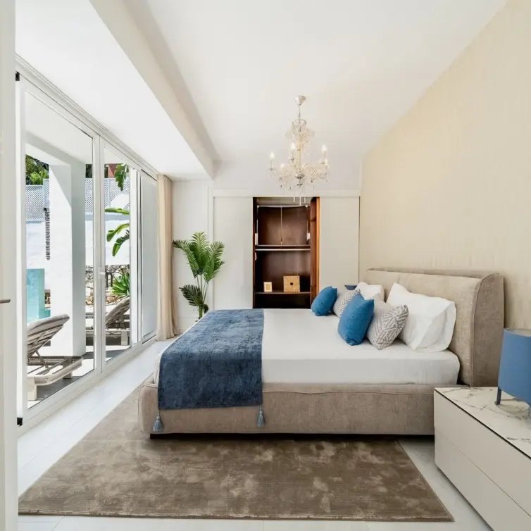 Sale of detached villa in Nueva Andalucía