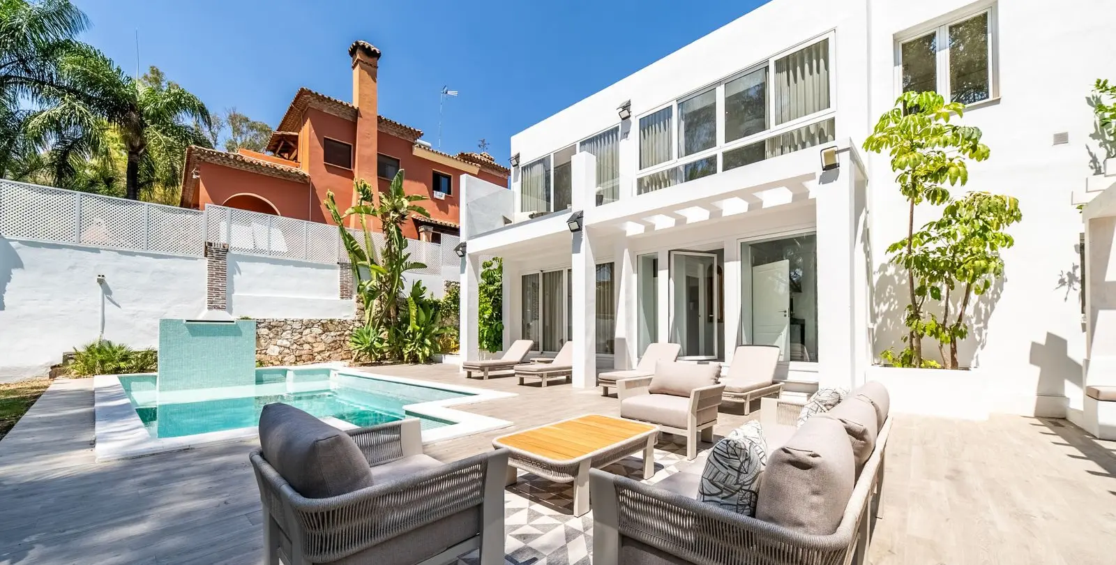 Venta de villa independiente en Nueva Andalucía 16