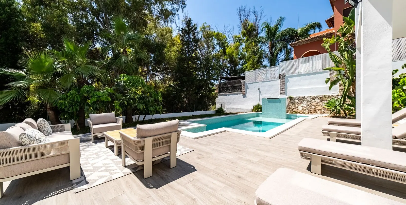 Venta de villa independiente en Nueva Andalucía 17