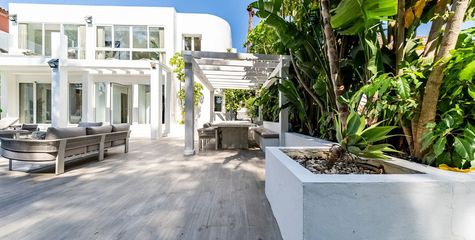 Venta de villa independiente en Nueva Andalucía 23