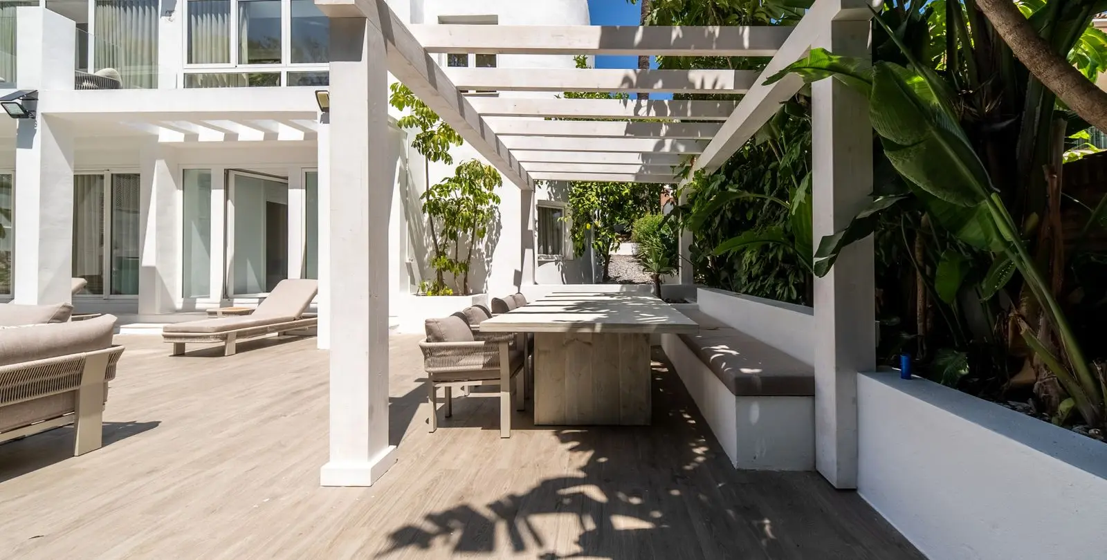 Venta de villa independiente en Nueva Andalucía 24