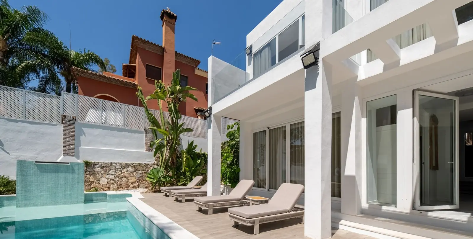 Venta de villa independiente en Nueva Andalucía 25