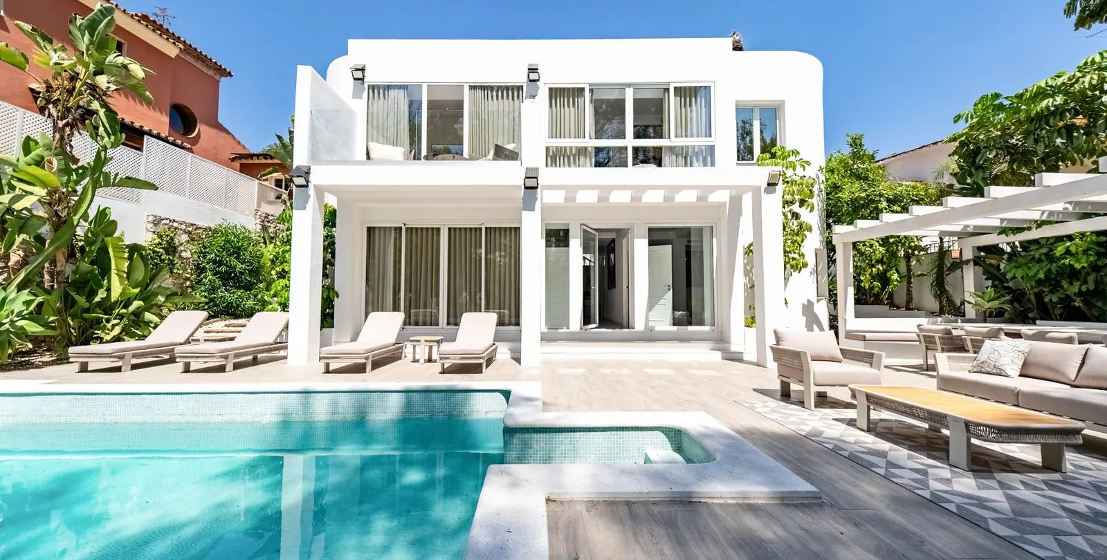 Venta de villa independiente en Nueva Andalucía 26
