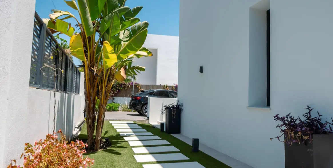 Long-term rent of detached villa in Atalaya 50
