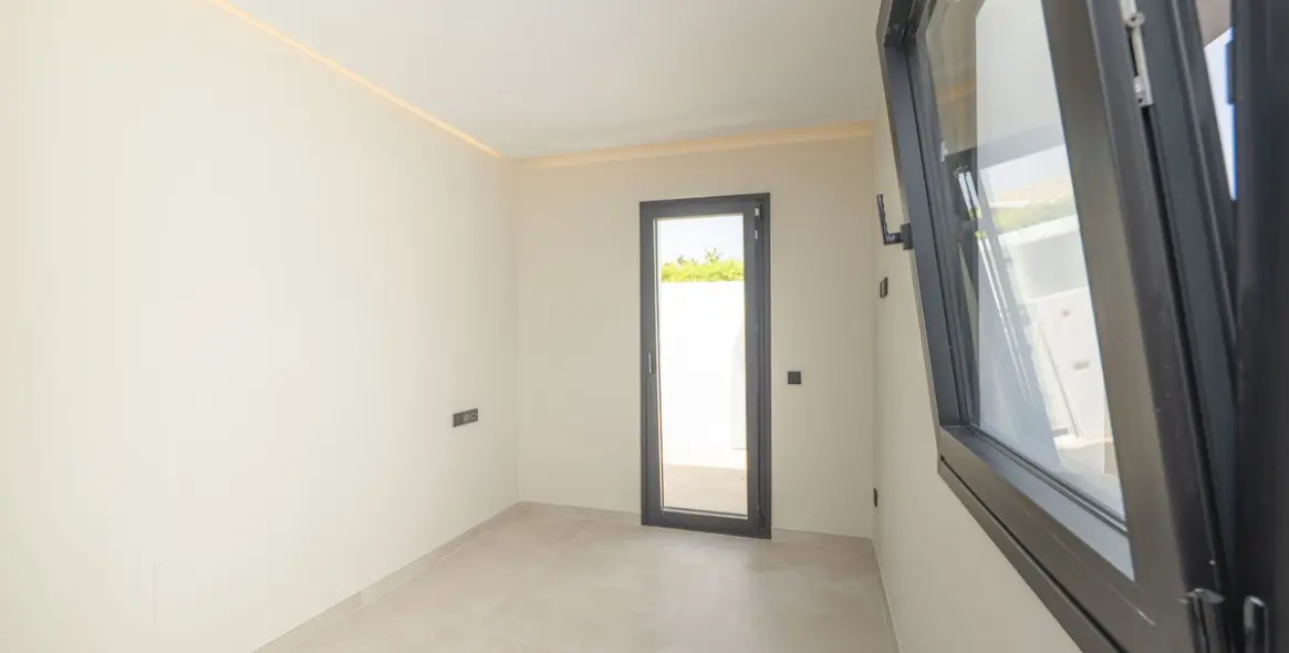 Venta de villa independiente en Atalaya 65