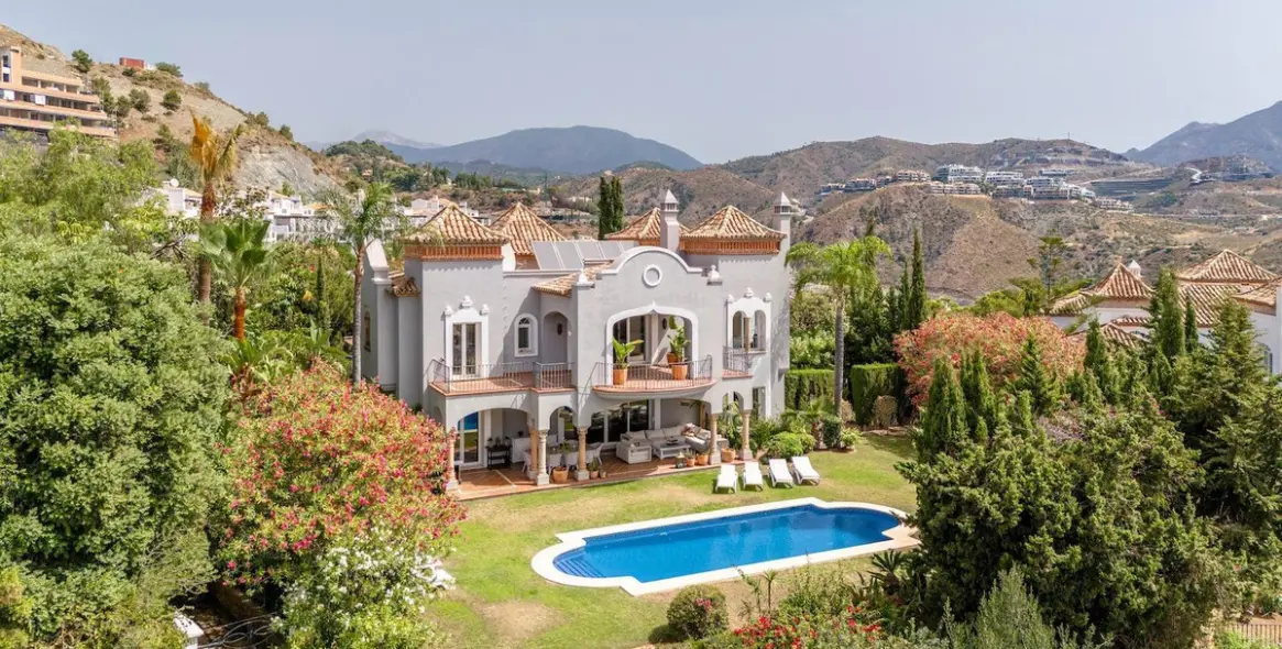 Venta de villa independiente en La Quinta 1
