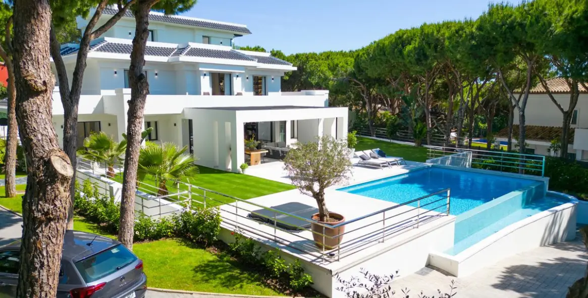 Venta de villa independiente en Las Chapas 1