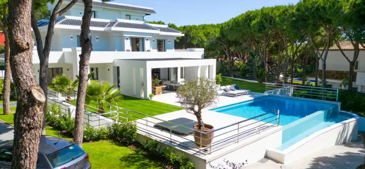 Venta de villa independiente en Las Chapas 0