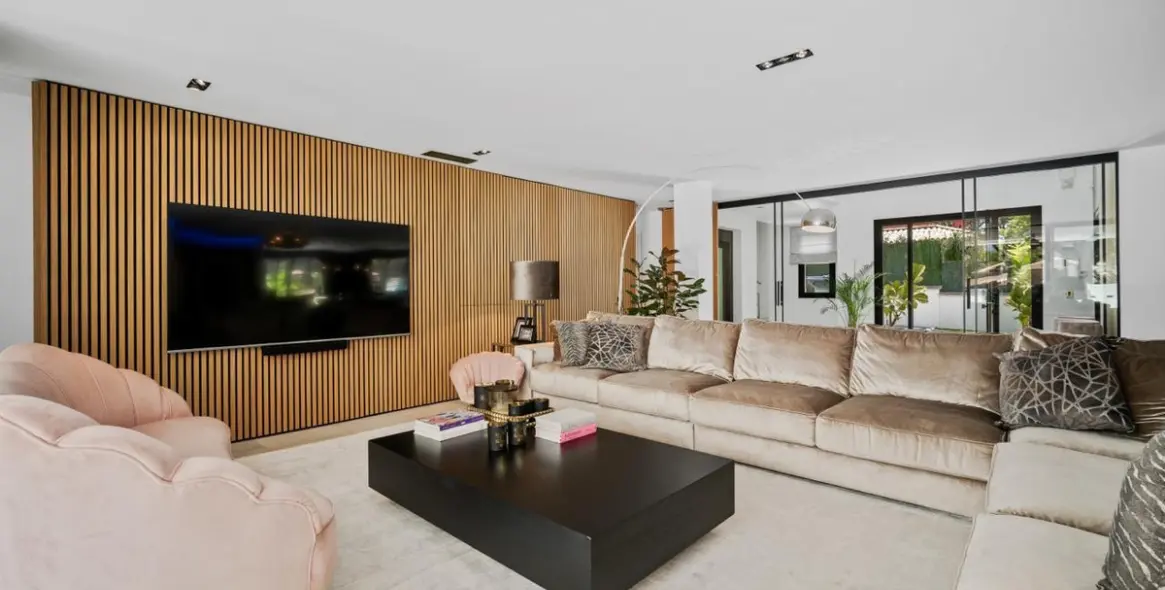 Venta de villa independiente en Las Chapas 2