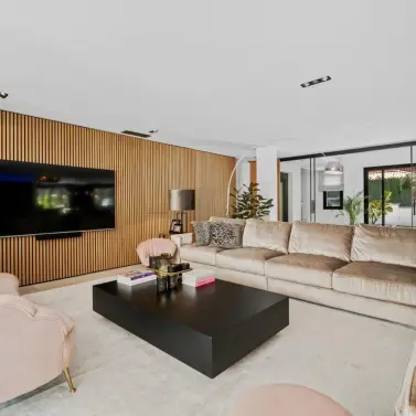 Venta de villa independiente en Las Chapas