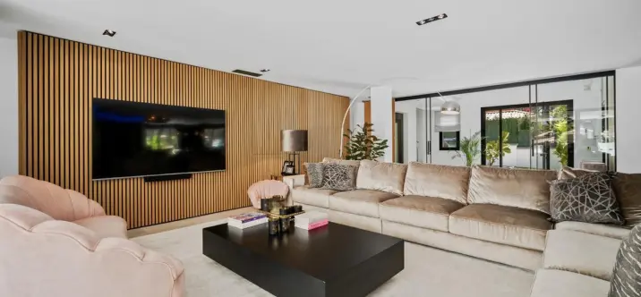 Venta de villa independiente en Las Chapas 1